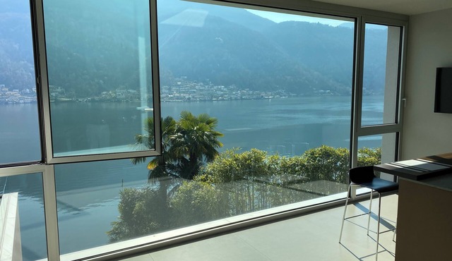 Luxury villa front lake in the most beautiful Switzerland village