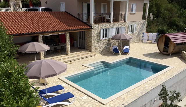Luxury Villa, Full air conditioning,100% private swimming pool close to the Sea