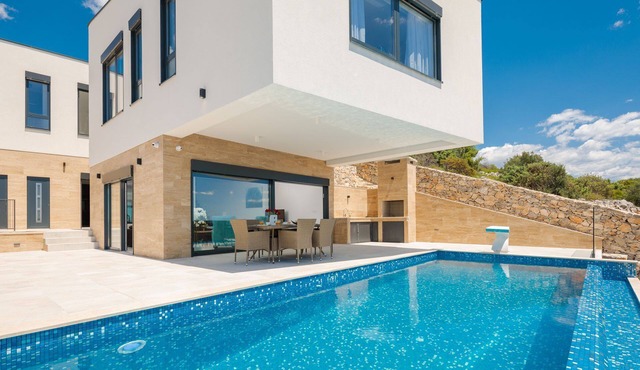 Luxury Villa Gold Pearl with Pool
