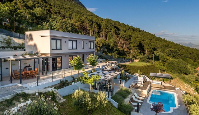 Luxury Villa Grand View with Swimming Pool