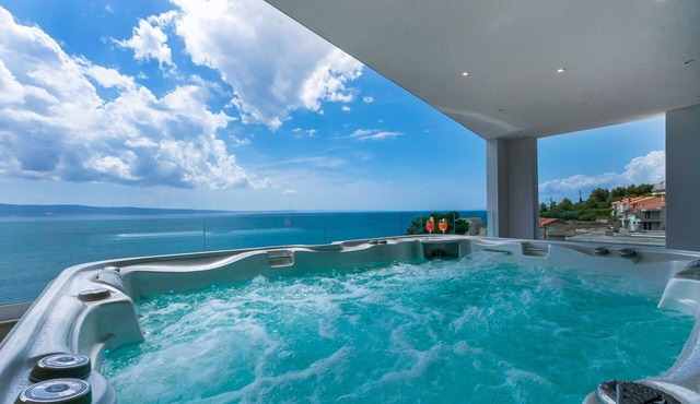 Luxury Villa Grande Aria with Pool