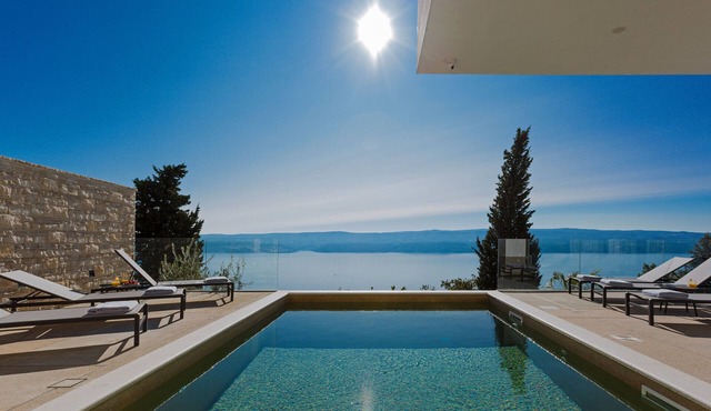 Luxury Villa Gust with sea view, pool, hot tub, cinema and vine bar