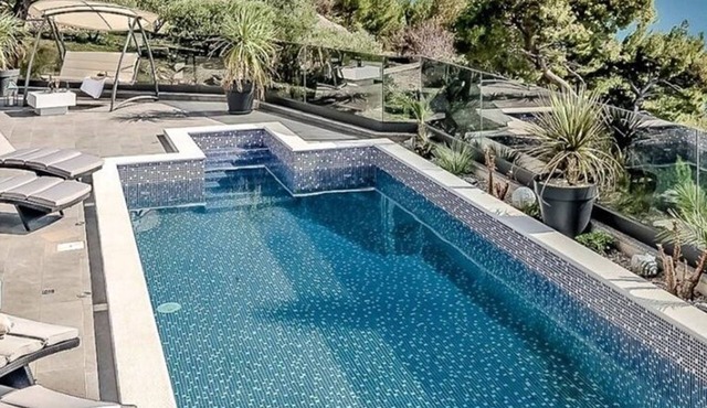 Luxury Villa Happiness Omis with Pool, Gym & Sauna
