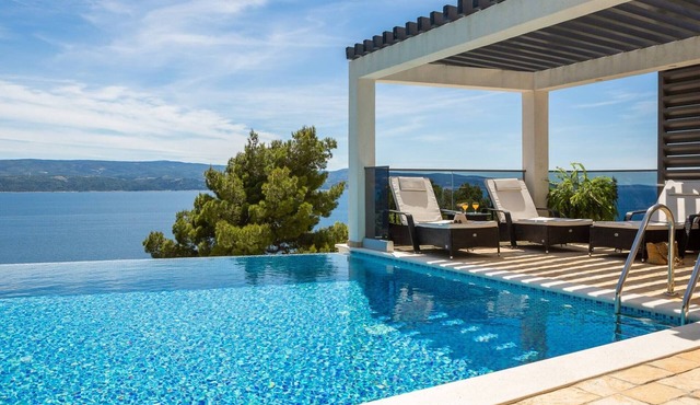 Luxury Villa Holiday Residence Omis w/Heated Pool