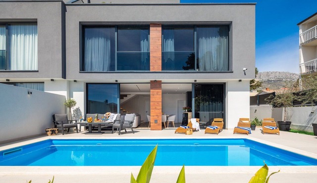 Luxury Villa Etera with Heated Pool