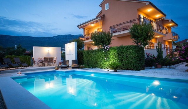 Luxury villa with private heated pool, hot tub, mini golf, spacious inter.