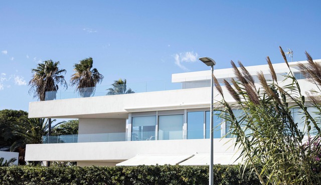 LUXURY VILLA IN 1ST LINE BEACH WITH SWIMMING POOL