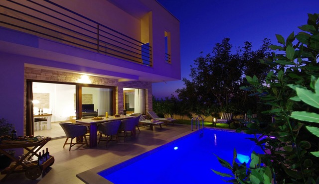 LUXURY VILLA IN CROATIA WITH PRIVATE POOL (HEATABLE), FAMILY FRIENDLY