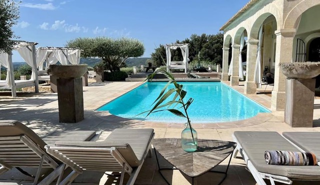 Luxury Villa in front of the famous Pont-du-Gard.