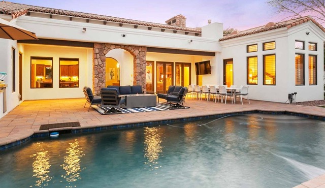 Luxury Villa in gorgeous Arcadia area 2 Miles from Old Town!
