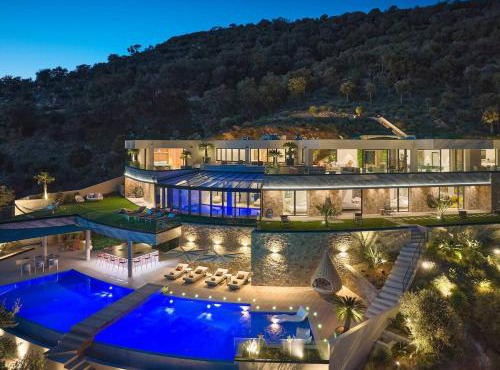Luxury villa in Grimaud with Gulf View