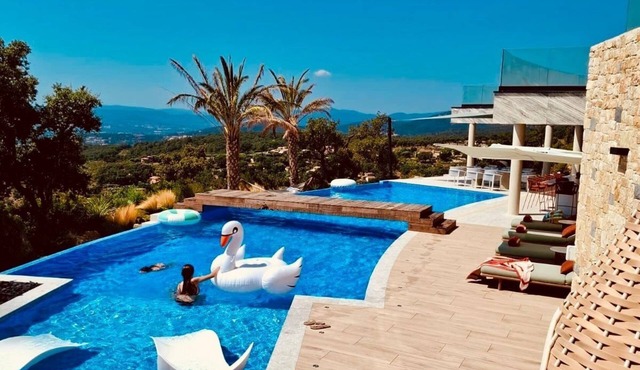 Luxury villa in Grimaud with Gulf view