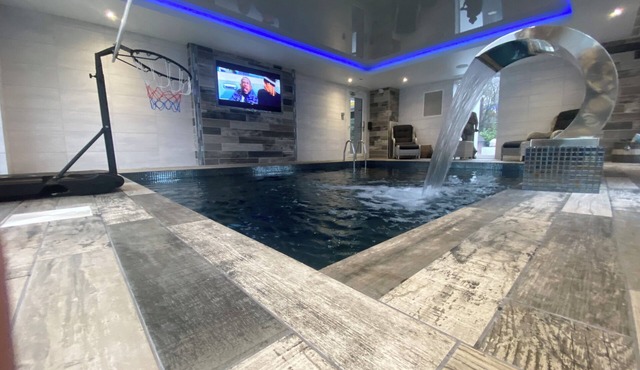 Luxury Villa in Knutsford With Heated Indoor Pool & Hot Tub