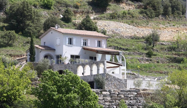 Luxury Villa in Sampzon with Pool and Air Conditioning