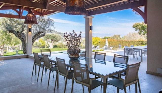 Luxury villa in Super Cannes