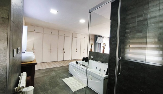 Luxury Villa in Vallromanes - Nature, Pool, Views, Close to Barcelona & Beach.
