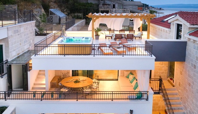 Luxury Villa Indigo with Pool
