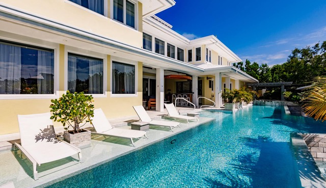 Luxury Villa-Infinity Pool-Jacuzzi-Endless Amenities-