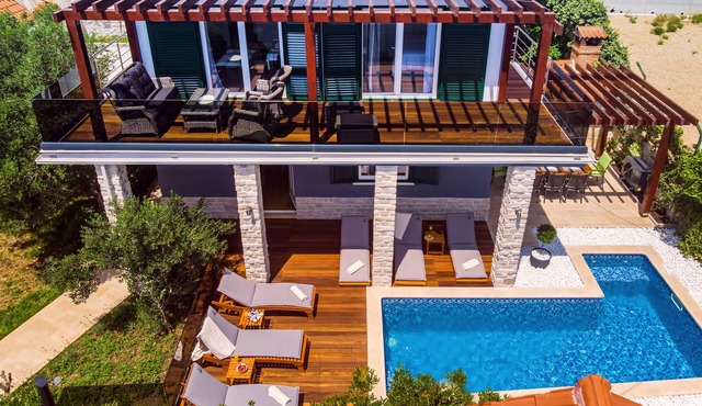 Luxury Villa Jasmina, heated pool, sea side, kids playground, fitness, sauna