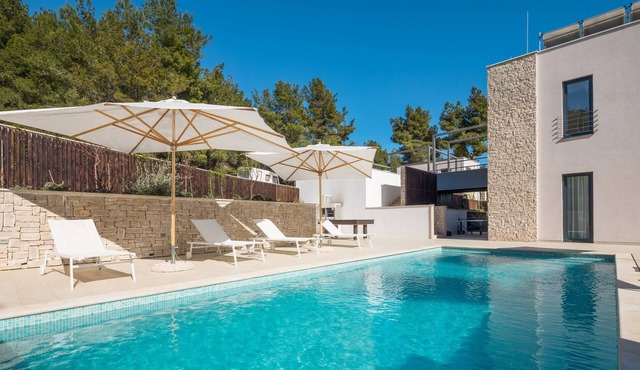 Luxury Villa Juliet with Heated Pool