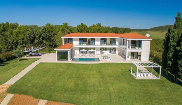 Luxury Villa La Bellissima with Pool