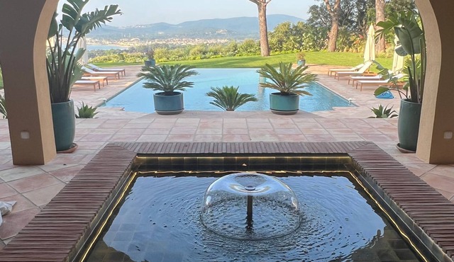 Luxury villa "La Nioulargue" with panoramic view of the Gulf of St Tropez