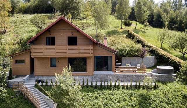 Luxury villa Lakeside Haven with jacuzzi and sauna in Fužine
