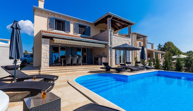 Luxury villa Laura An in Kastelir/Deklici