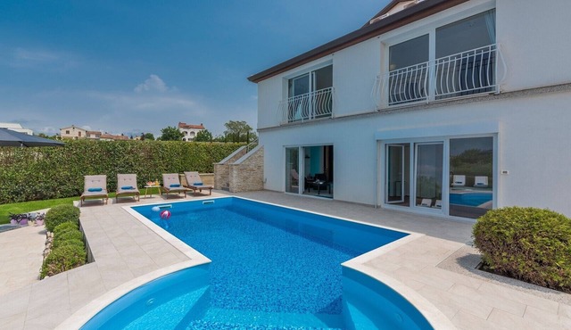 Luxury Villa Lavanda with Pool and Sauna