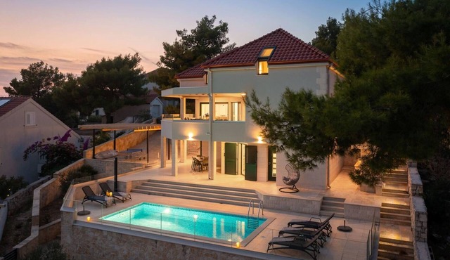 Luxury Villa Leisure Seaside Brac with Pool