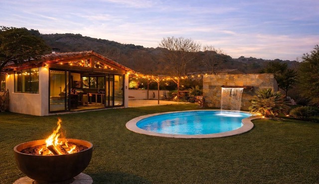 Luxury villa Lilly Aaron swimming pool and lake of sainte croix