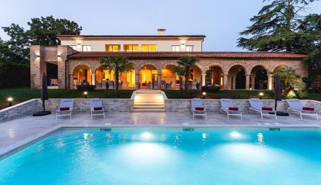 Luxury Villa Lionea in Poreč for 10 people with sea view & private pool