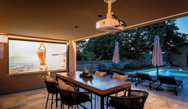 Luxury Villa Lipa Tree