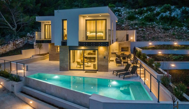 Luxury Villa Luce, right on the beach