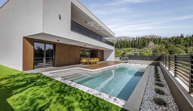 Luxury Villa Lueur with Pool