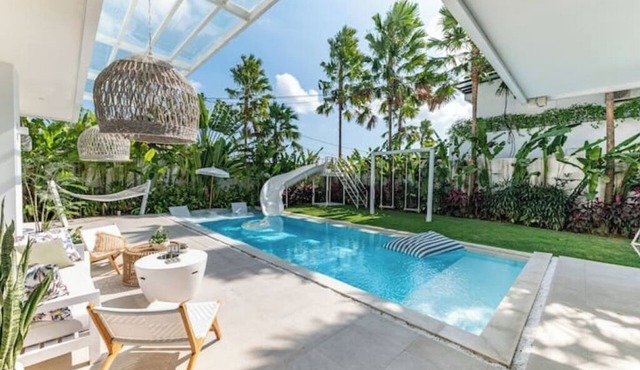 Luxury Villa Luja by GORO in Canggu - 5 Bedroom Jacuzzi, Gym, Golf