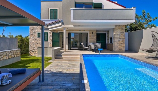 Luxury Villa Lunaria with Pool