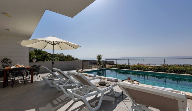 Luxury villa Mae in Makarska, basketball court