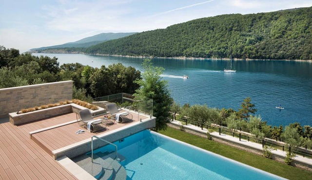 Luxury Villa Majestic with Pool