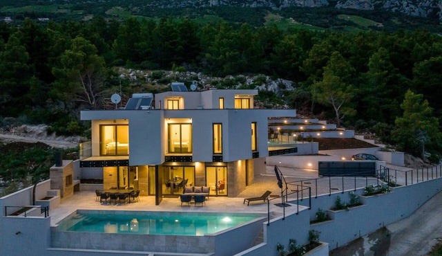 Luxury Villa Mare & Luce seaside heated pool sauna bbq gym family