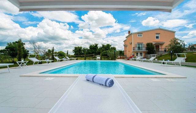Luxury Villa Maria with large pool and private garden