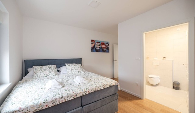 Luxury villa Marko, family-friendly and pet-friendly modern villa near sea.nn