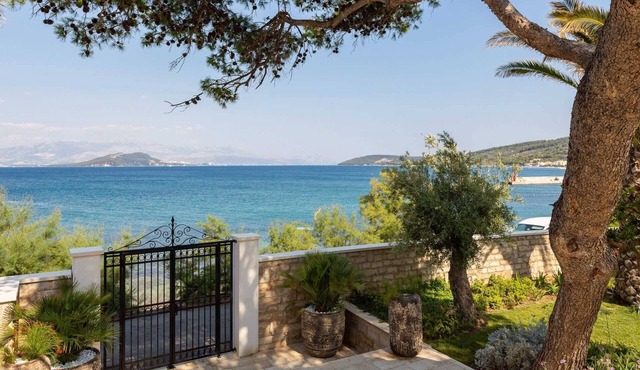 Luxury Villa Momento with Pool