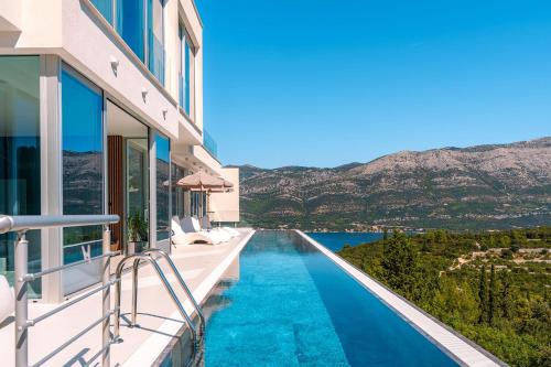 Luxury Villa Morello Korčula 1 with large heated pool, gym & sauna