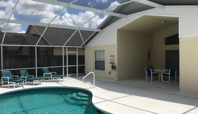 Luxury Villa near Disney and Universal with Private Pool, Free Wifi , Game Room.