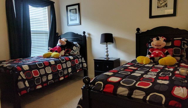 Luxury Villa Near Orlando's Attractions - Tranquil & Modern