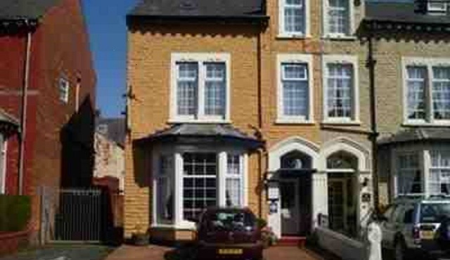 Luxury Villa Near The Winter Gardens with 7 bedrooms and 7 bathrooms sleeps 16