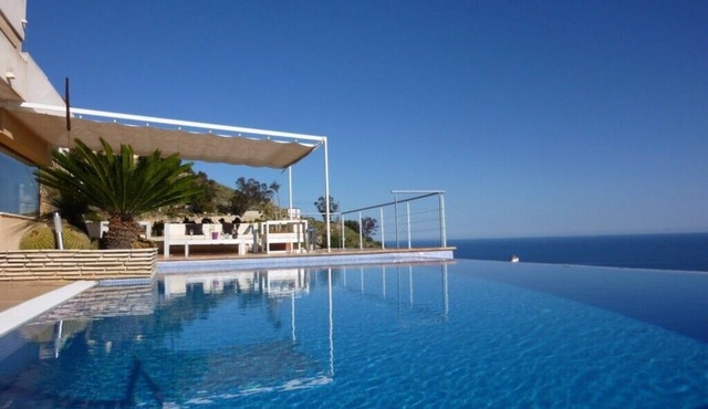 Luxury villa near the sea with wonderful sea view, infinity swimming pool, south