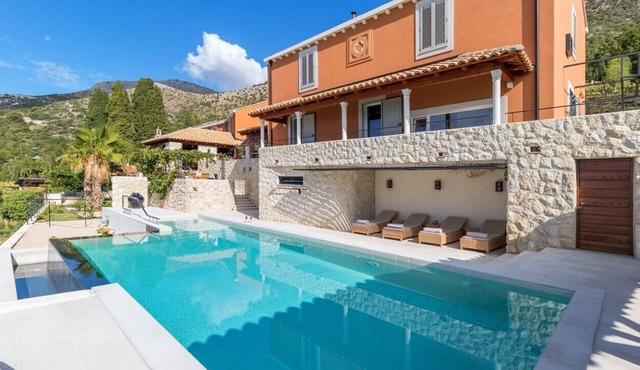 Luxury Villa New World with Pool