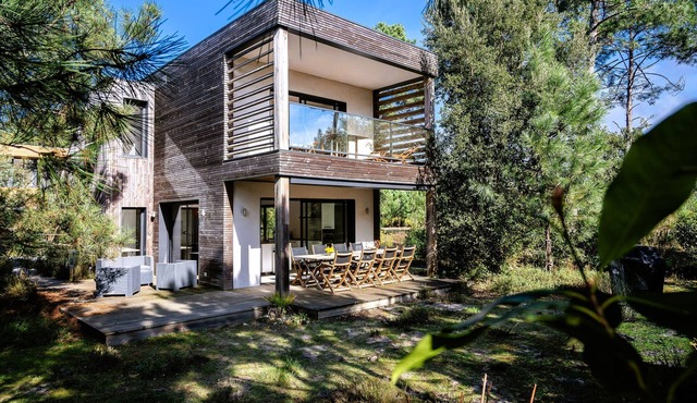 Luxury villa of 120m2 on the edge of the forest at 1km from the ocean